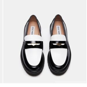 Steve Madden Black & White Loafters
